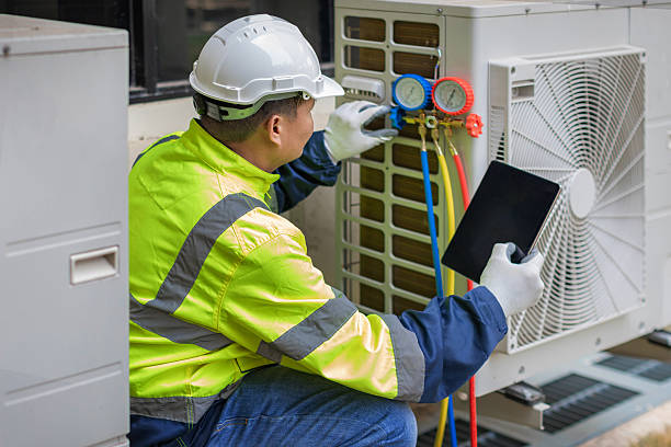 Professional Hvac technician working in Estero, FL